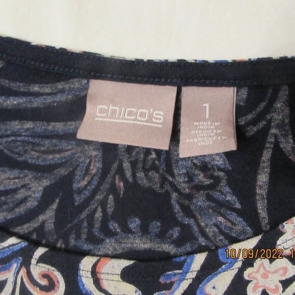 CHICO'S SIZE 1 NAVY BLUE PASLEY PRINTED TOP ASYMMETRICAL HEMLINE size 8 - Picture 6 of 8